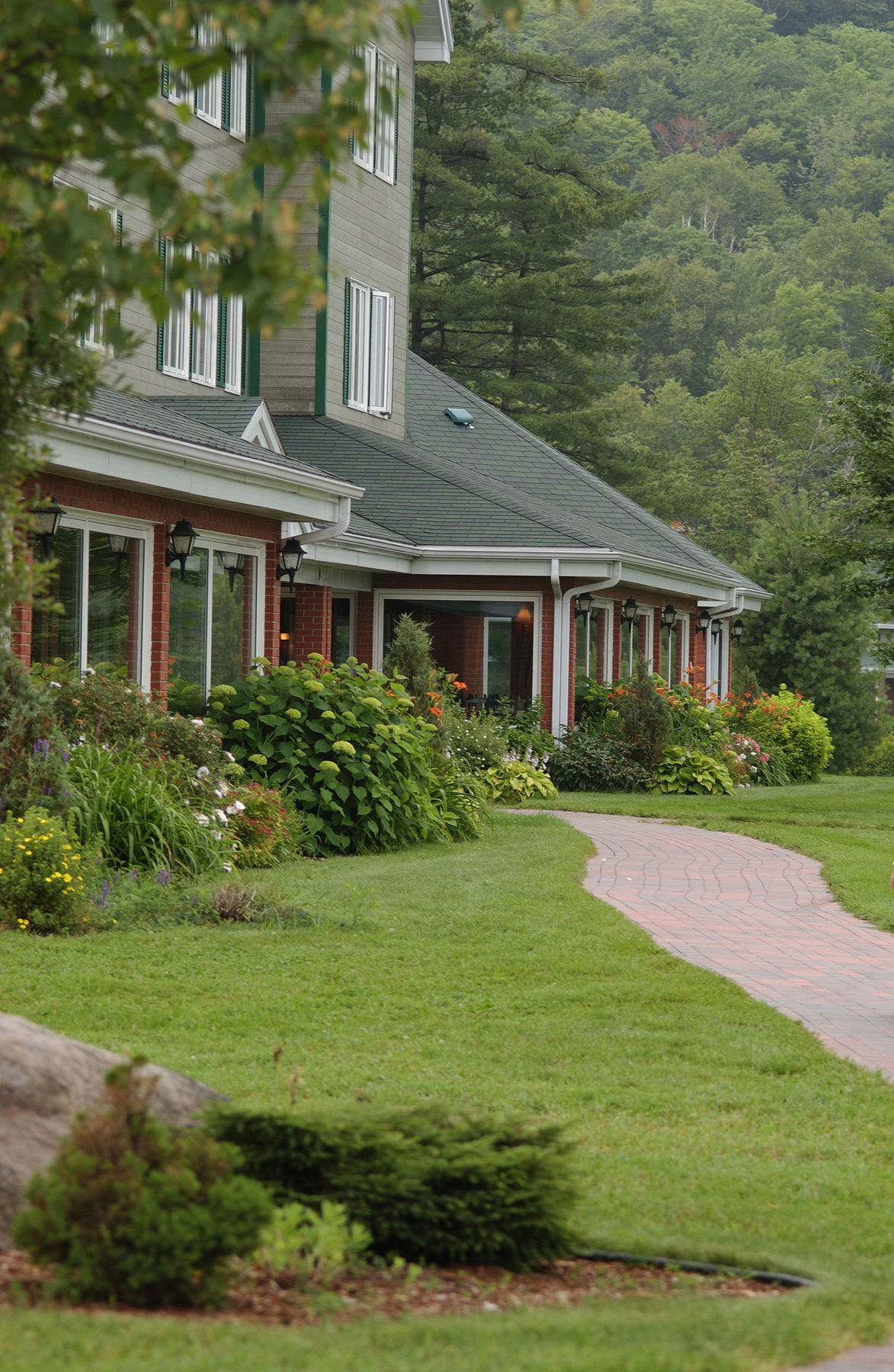 Auberge Du Lac-A-L'Eau-Claire Saint-Alexis-des-Monts Exterior foto